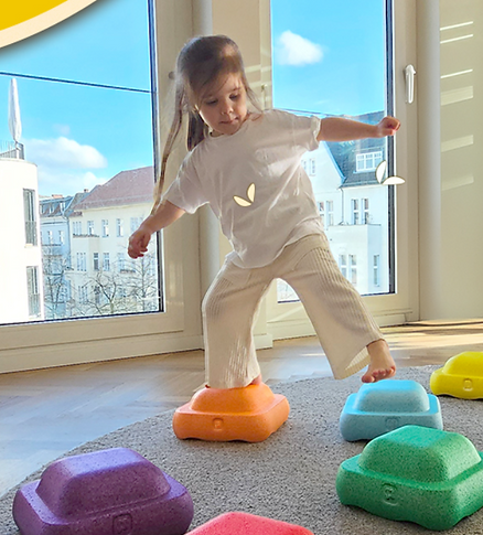 Spielidee: Kinde mit Stapelsteinen